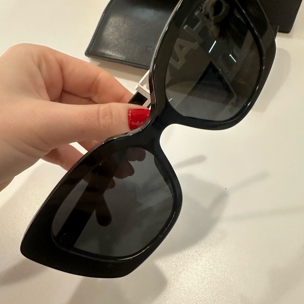 CHANEL Black Sunglasses with Silver Logo - Picture 4 of 12